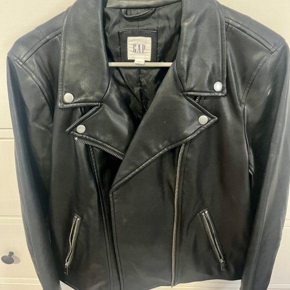 Leather Jacket ~ GAP ~ Faux Leather ~ Large ~  Chic 🍁🍂🧡 - Picture 2 of 10